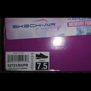 Sketchers sneakers